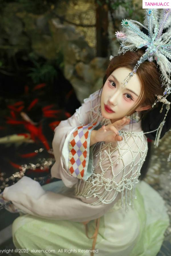   [XiuRen]高清写真图 2025.09.05 No.10736 梨霜儿 浅色古装第19张图片